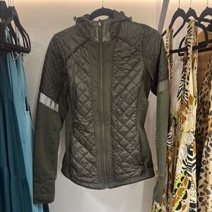 Athleta Quilted athletic Jacket in olive  Green size small